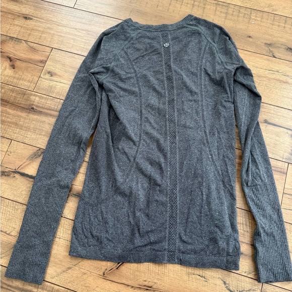 Lululemon top - Picture 3 of 3